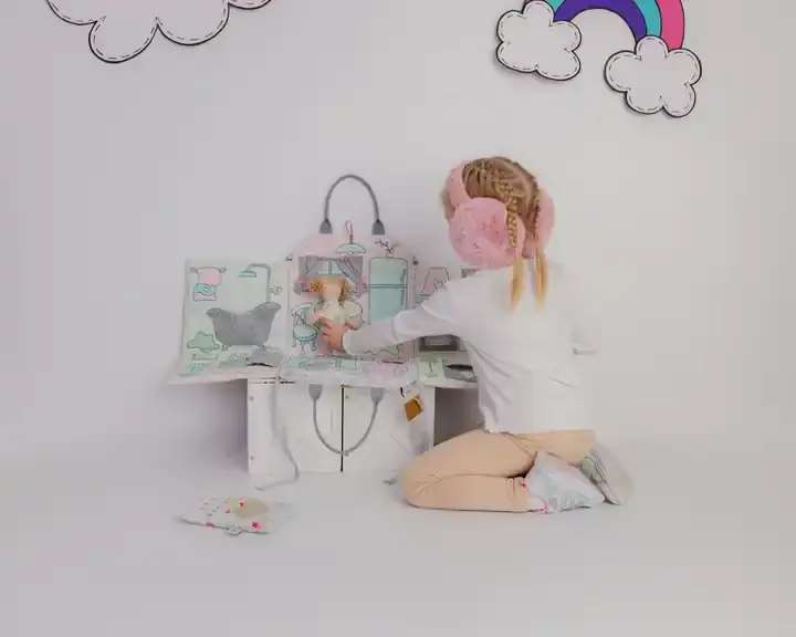 Doll House ''Katlanabilir Çanta Bebek Oyun Evi - Bebek Hediyeli